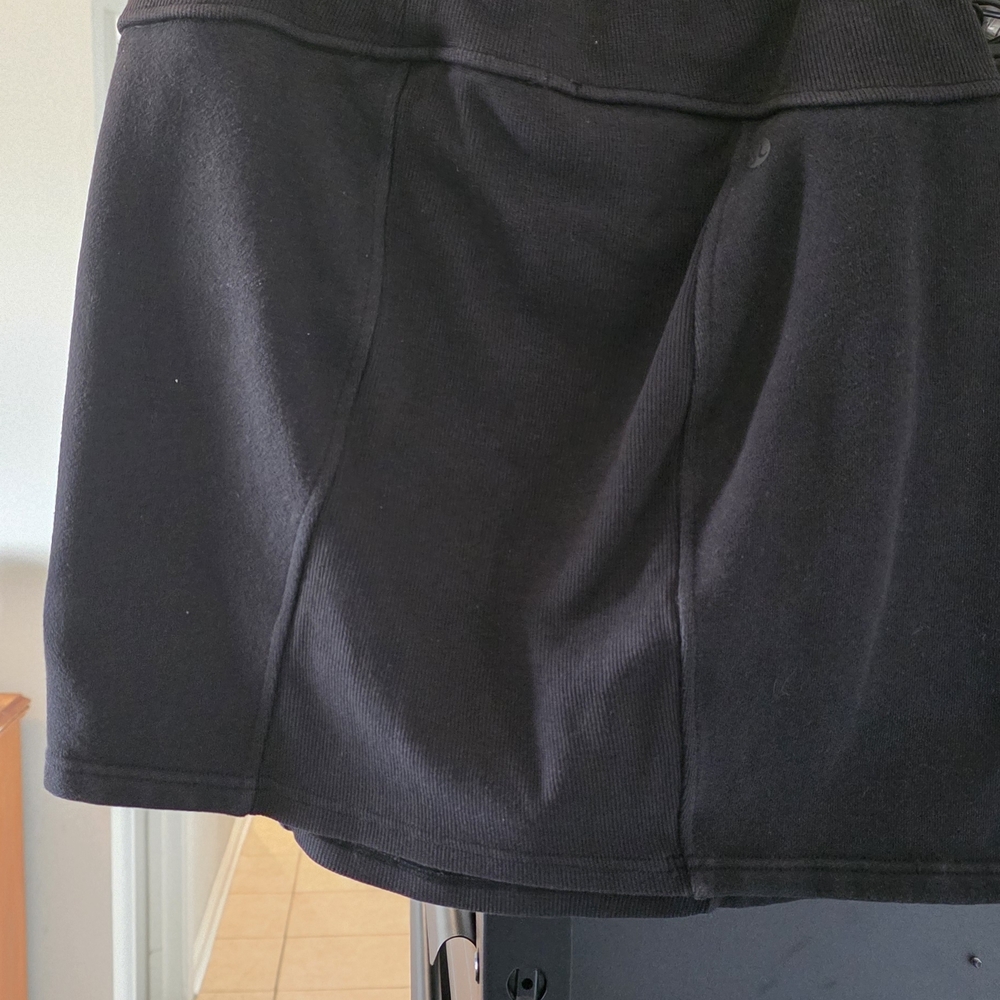 Lululemon Athletica Ladies Black Skirt